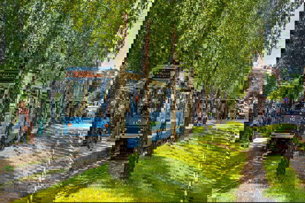 Redusert vanning av grøntanlegg sparer 200 tusen liter vann i uken. Foto: Sporveien/Stian Olsson