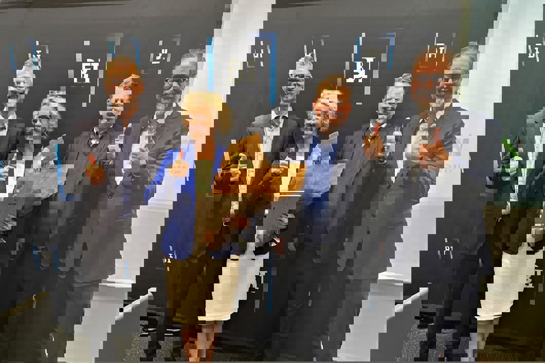 Fra venstre: Pål Silseth (Norsk Bærekraftbarometer) , Birte Sjule (Sporveien), Torgeir Kristiansen (Sporveien), Bengt Lorentzen (Norsk Bærekraftbarometer). Foto: Sporveien / Cato Asperud